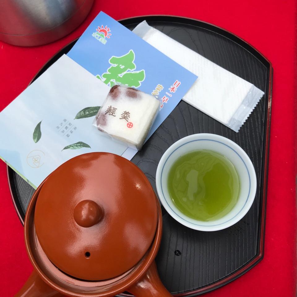 知覧茶とお菓子。これで100円